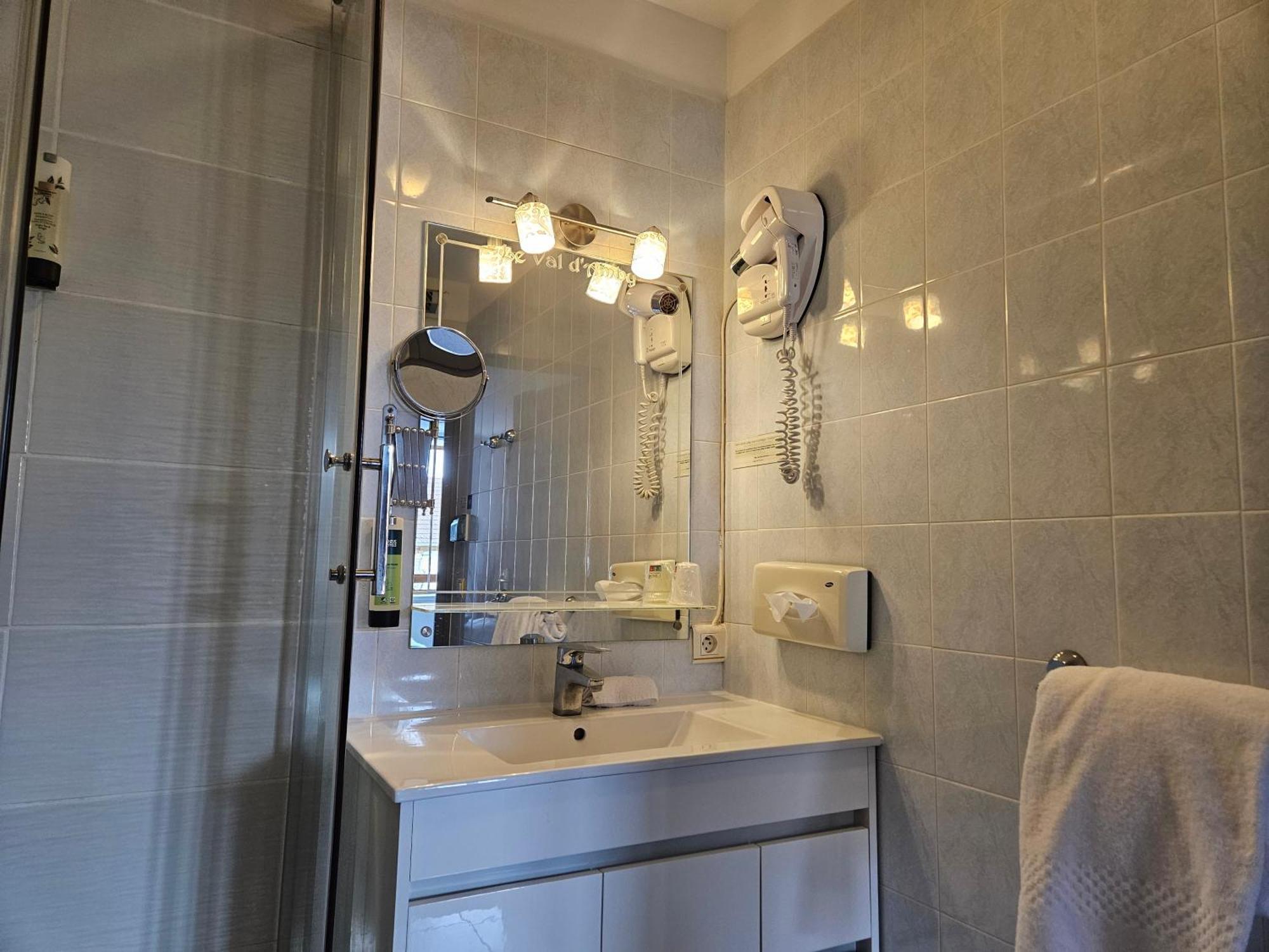 Le Val D'Amby Otel Hieres-Sur-Amby Dış mekan fotoğraf
